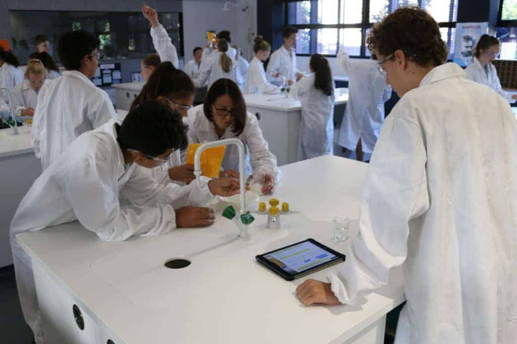 Secondary students participating in science class at Caulfield Campus, Caulfield Grammar School