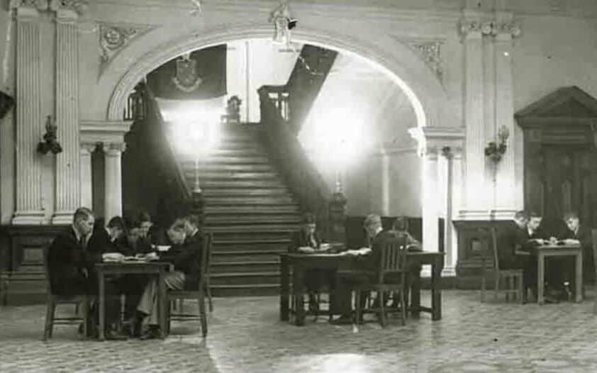 Students of Caulfield Grammar School at Malvern Campus in the mid 1900's